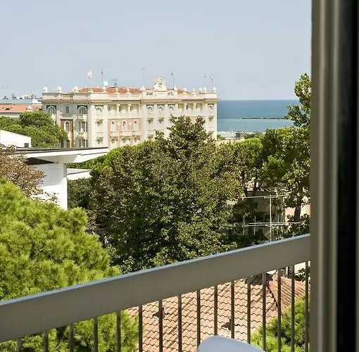 Donatello Hotel 3*